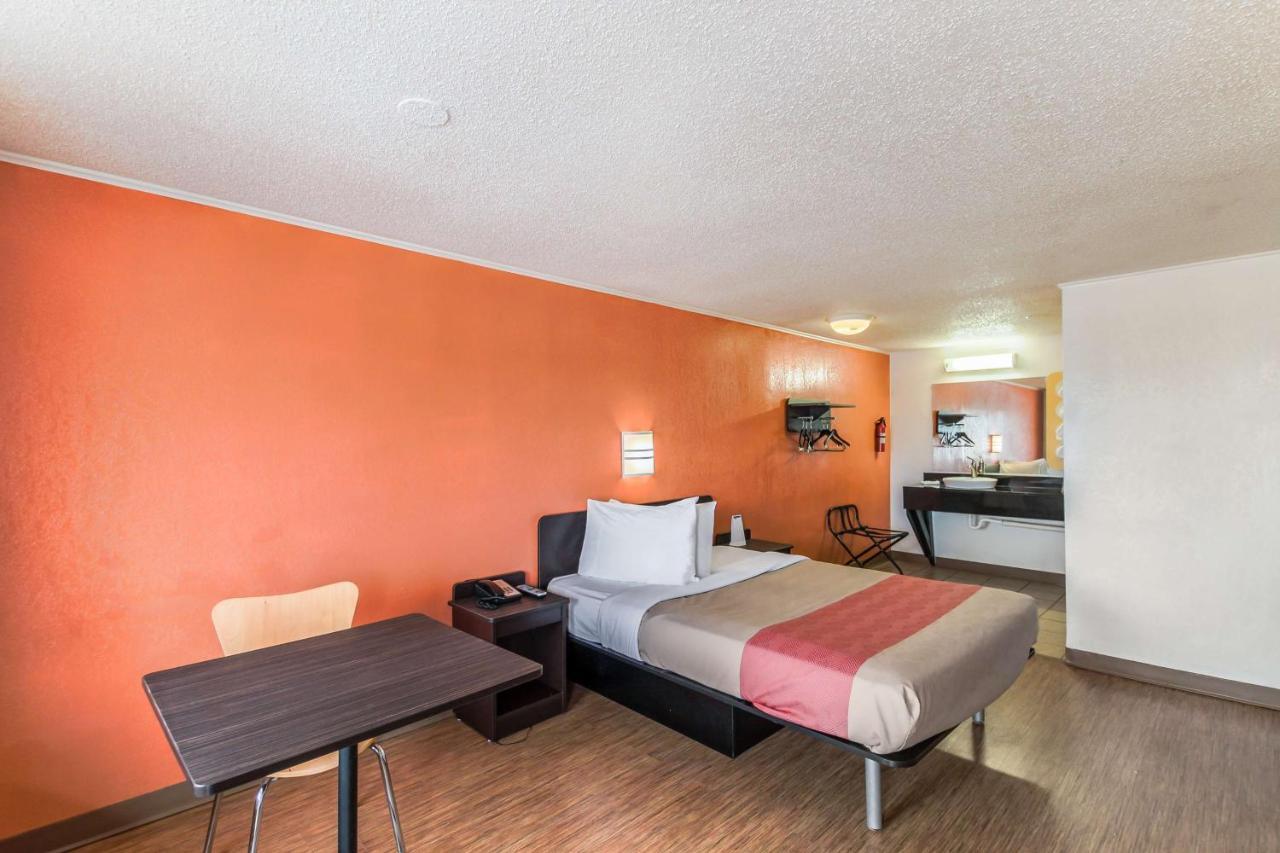 Motel 6 Kalamazoo Eksteriør bilde